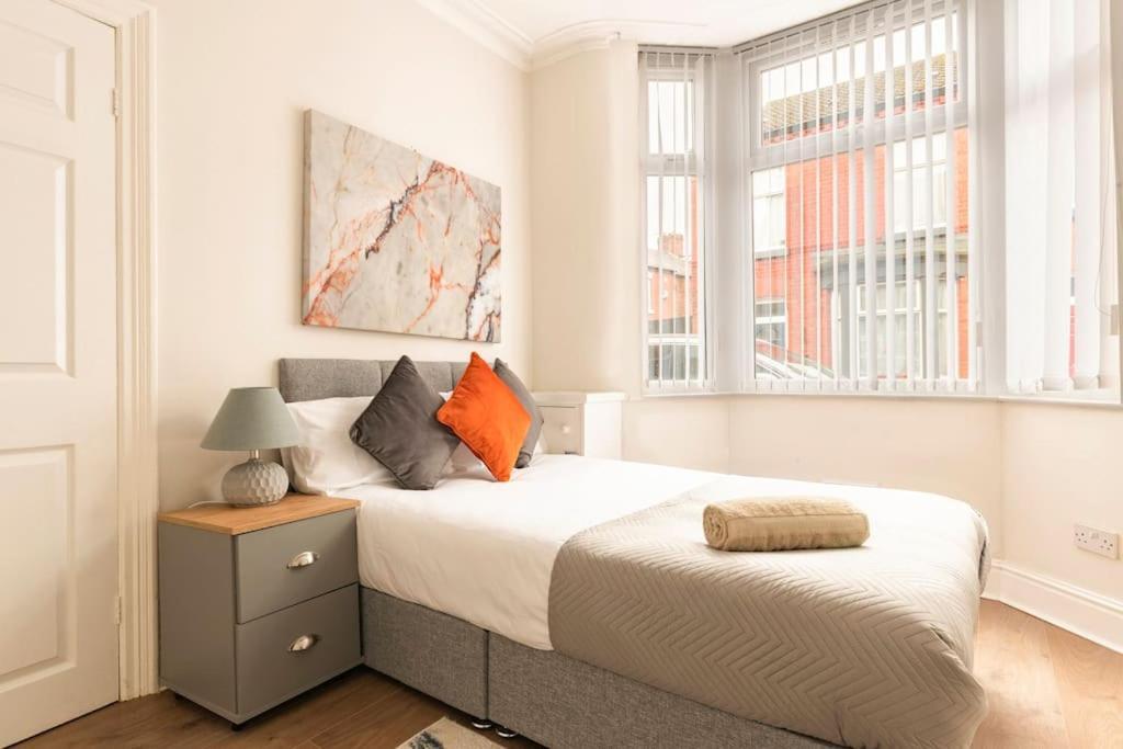 3-Bedroom Home In Liverpool L15 With Free Parking Eksteriør bilde