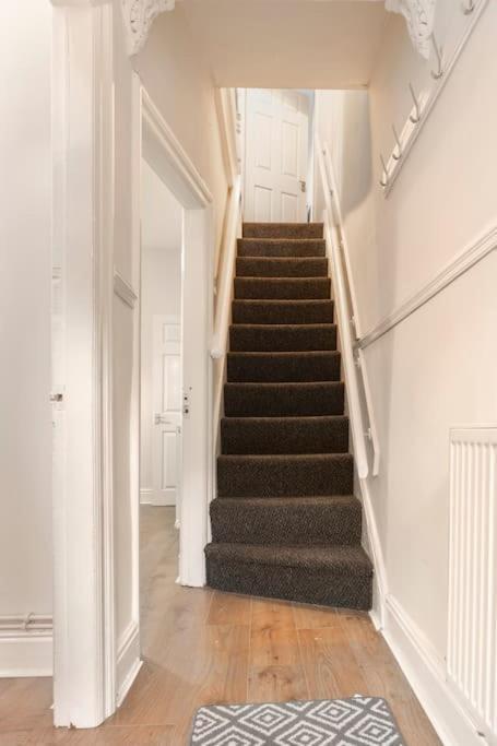3-Bedroom Home In Liverpool L15 With Free Parking Eksteriør bilde